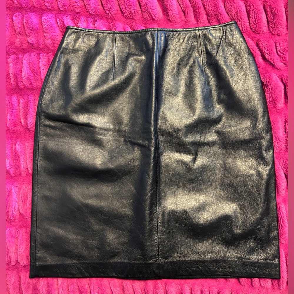 Apostrophe Black Leather Pencil Skirt
